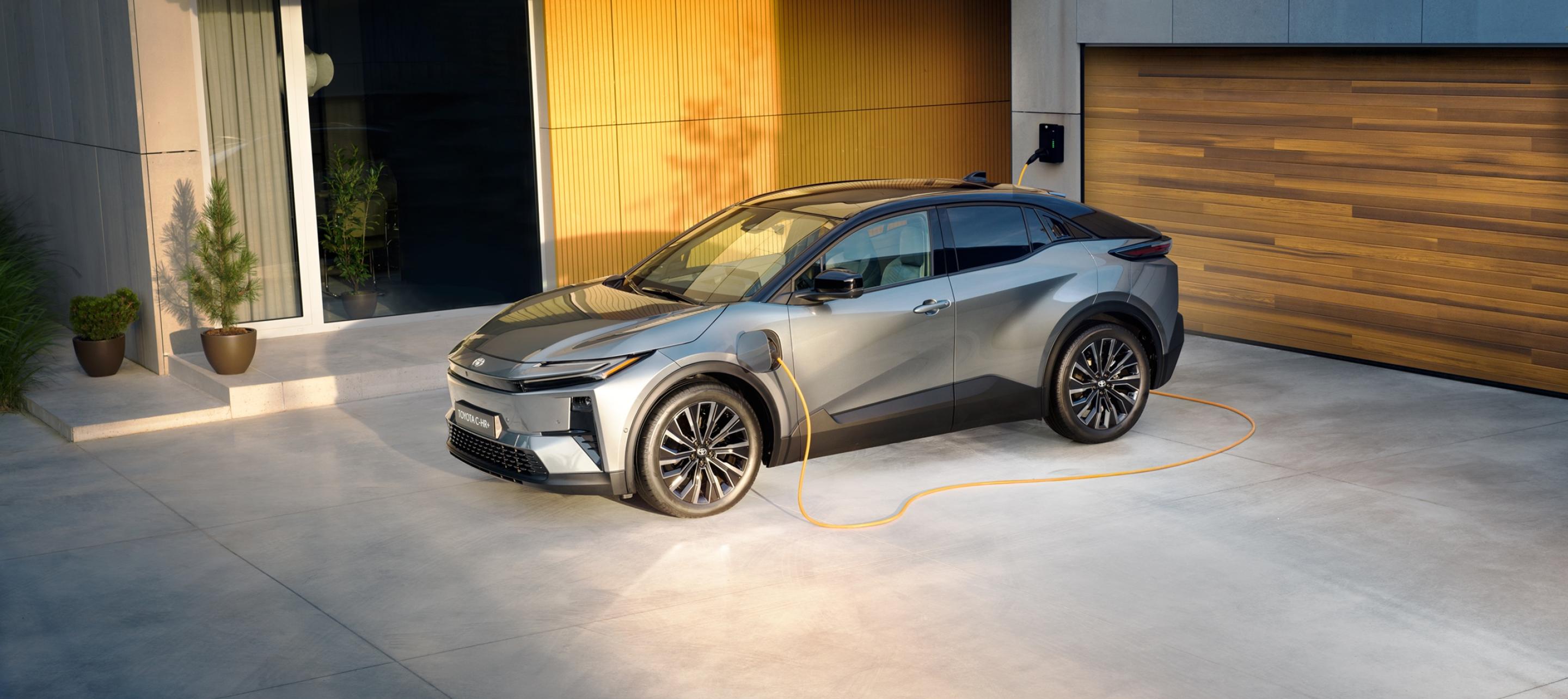 Naujasis elektrinis Toyota C-HR+